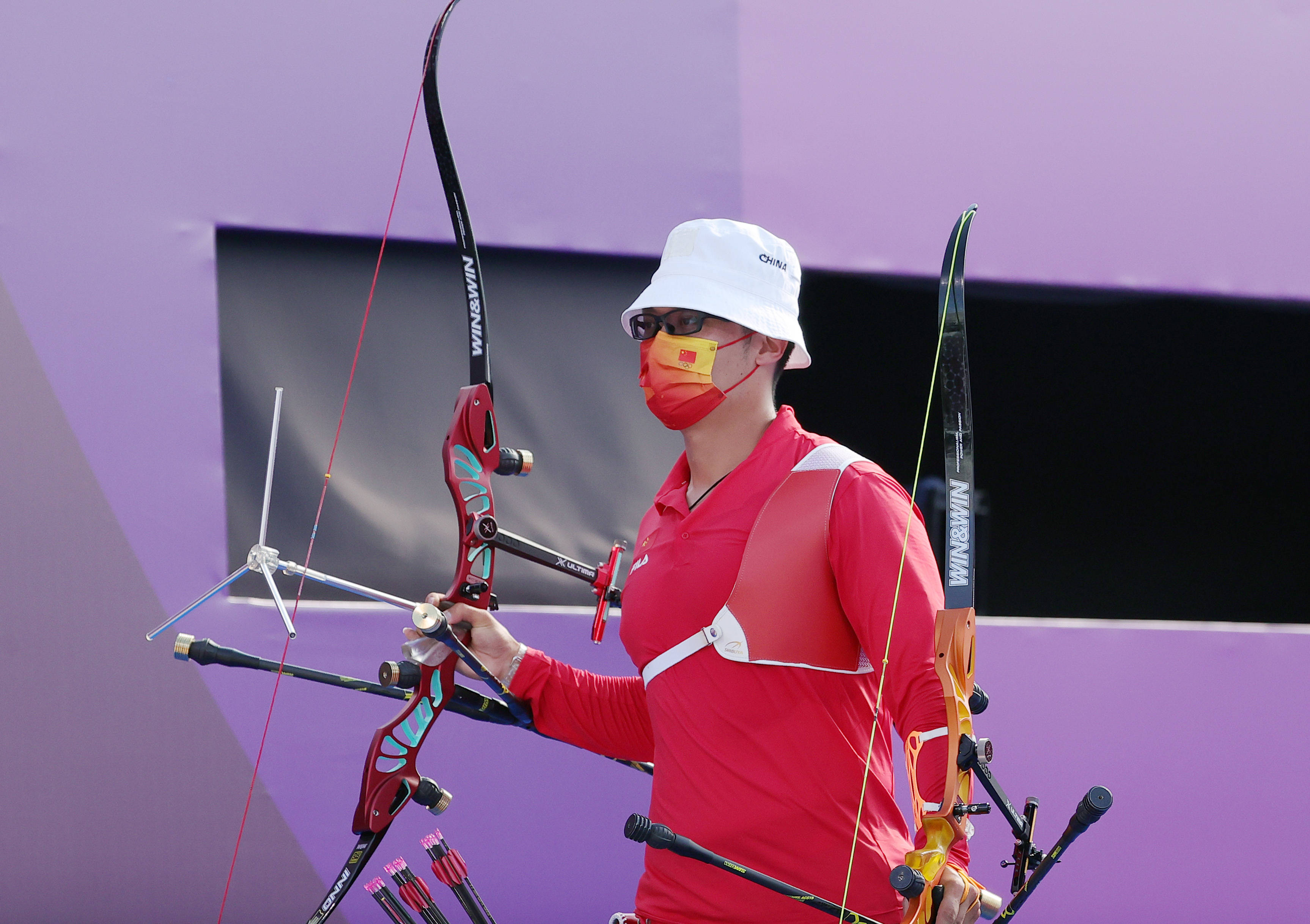 包含英国射箭选手表现稳定，逼近金牌榜前列的词条