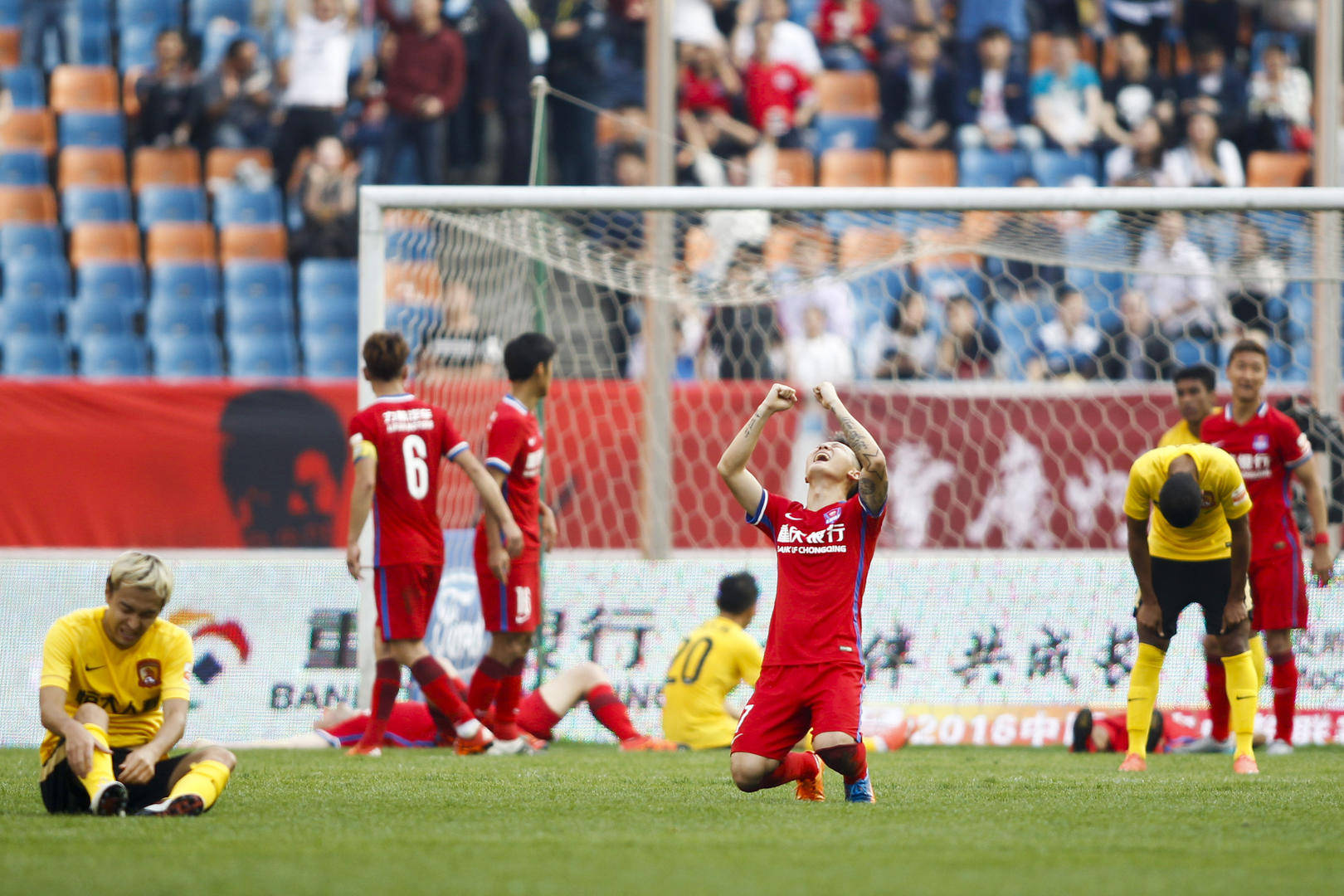 建业主场获胜，保持不败纪录的简单介绍