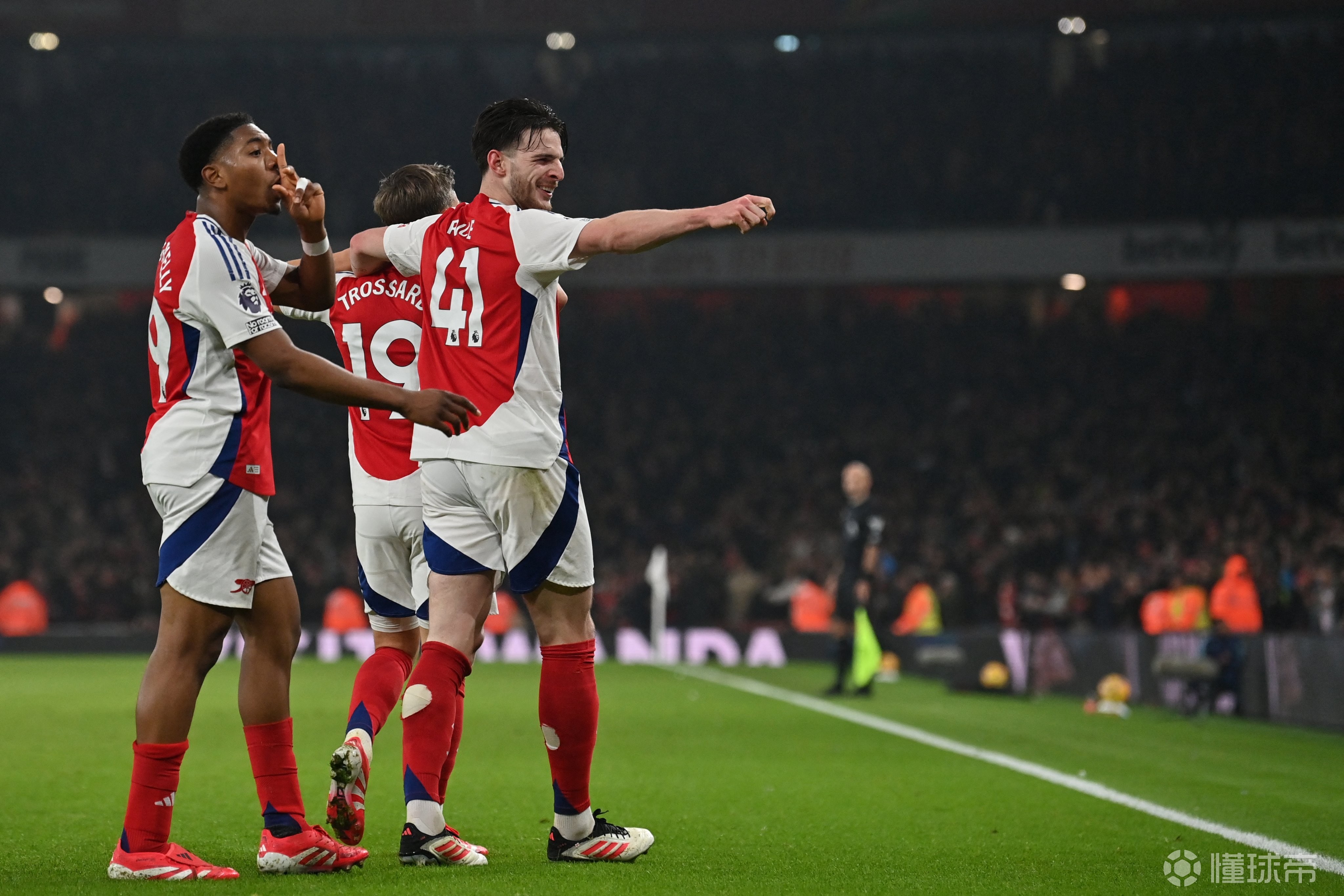 关于阿森纳打破进球荒，拜仁球迷集体高唱助威！的信息