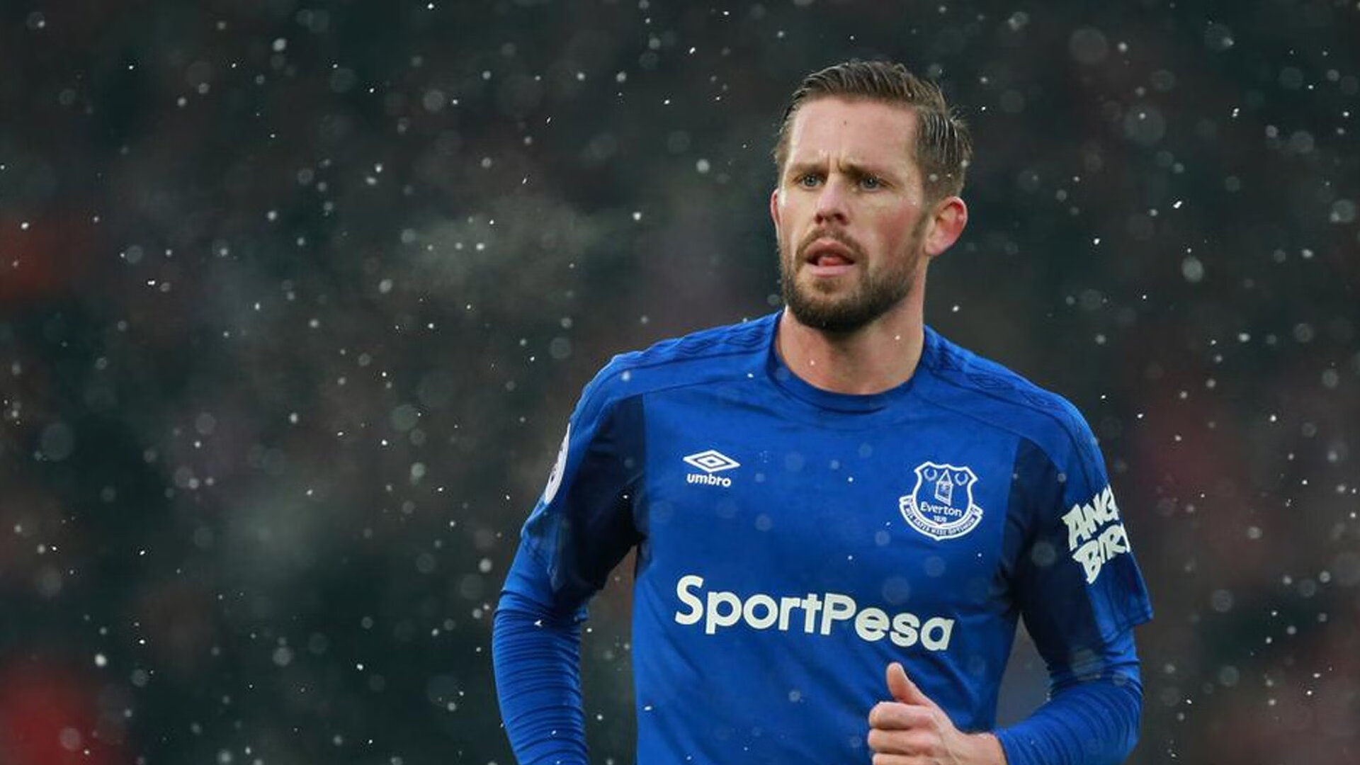 西亚卡姆在利物浦比赛中突破纪录，赛事规则更新引发热议！