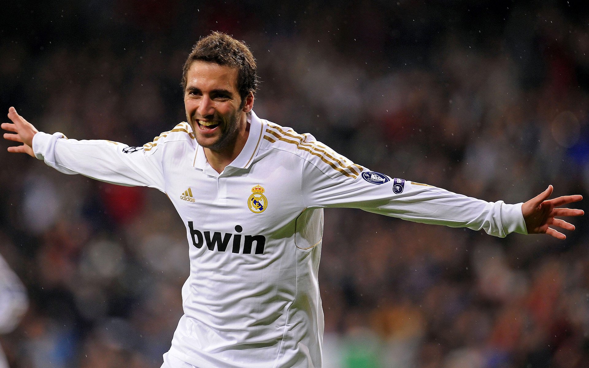 足球赛场焦点！荷兰队对阵俄罗斯队，豪门翻车，赛后引发巨大争议